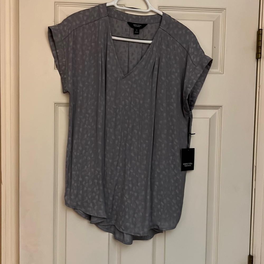 Woman’s Gray hi/low, v neck blouse
